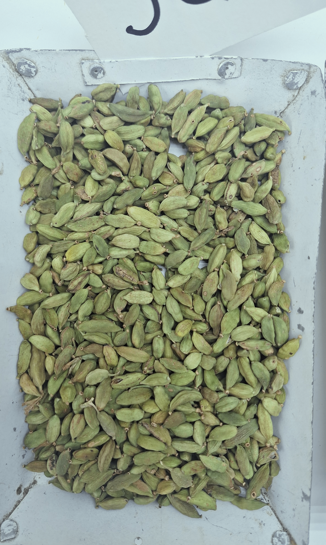 Tray of green cardamom 3Q quality